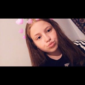 Meet your Posher, Emilee